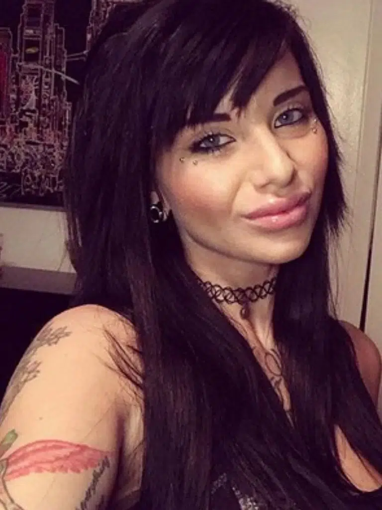 Phoebe Phelpz Biography: Wiki, Age, Career, Height, Weight, Boyfriend, Net Worth & More