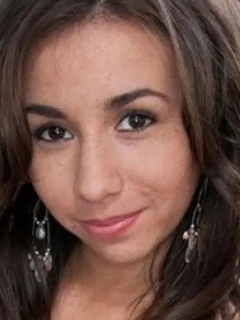 Stephani Moretti Biography: Wiki, Age, Career, Height, Weight, Boyfriend, Net Worth & More