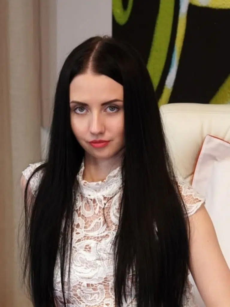 Veronica Snezna Biography: Wiki, Age, Career, Height, Weight, Boyfriend, Net Worth & More